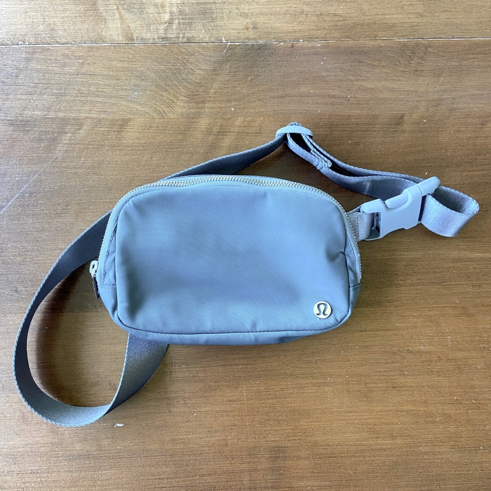 Lululemon Everywhere Belt Bag